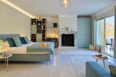 Junior Suite with Bath & Terrace 11