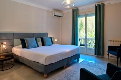 Junior Suite with Balcony 12