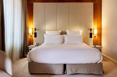 Deluxe Double or Twin Room 3