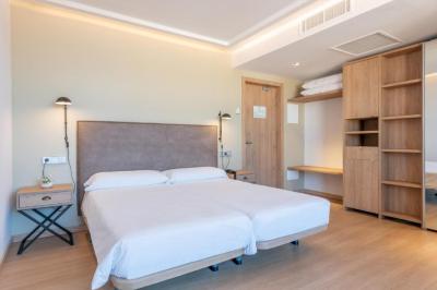 Double Room with no Balcony 1