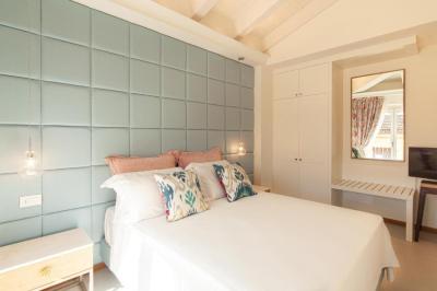 Deluxe King Room 3