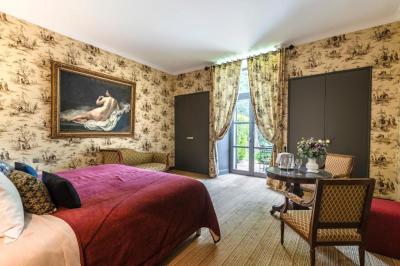 Deluxe Suite 2