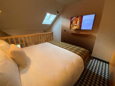 Duplex Quadruple Room 6