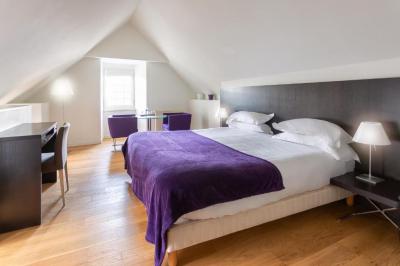 Superior Double Room with Partial Sea View 6