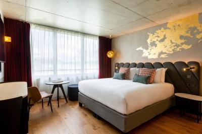 La Muse Room with Queen Bed 1