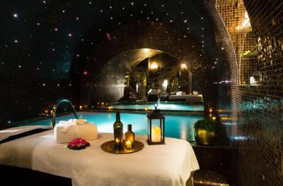 Deluxe Room with spa access 3