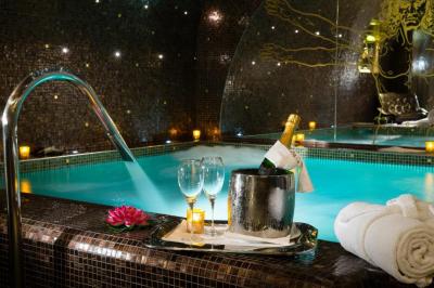 L'Adorateur with Spa Access 5