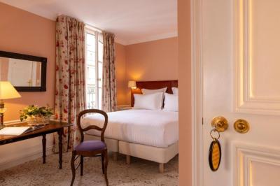 Double Room with Balcony 5