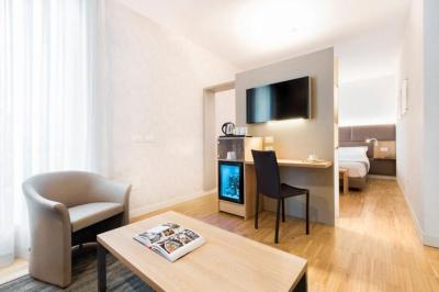 Deluxe Junior Suite 5