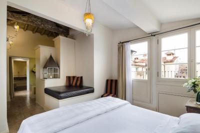 Junior Suite with Balcony 9