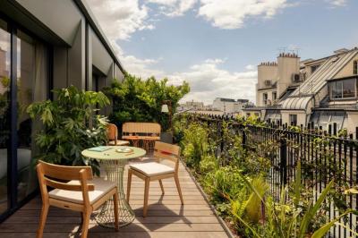 Double Room with Terrace 9