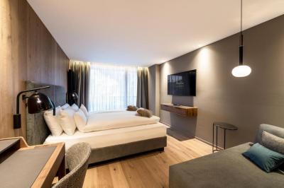 Deluxe Double or Twin Room 1