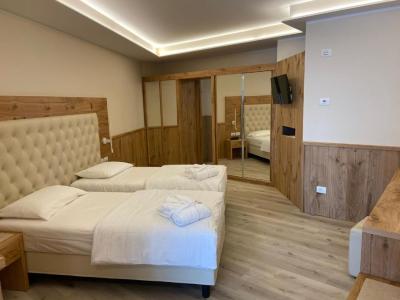 Suite with Lake View 5