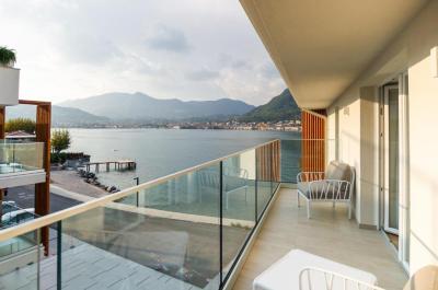 King Suite with Balcony 5