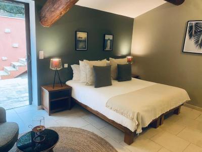 Charm Room with Patio 8
