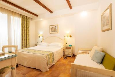 Family Room 3