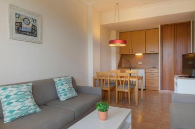 One-Bedroom Apartment with Balcony 2