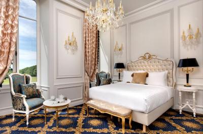 Deluxe King Room 3