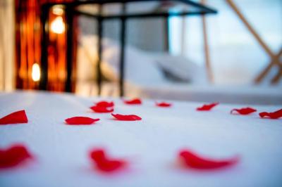 Romantic Offer - Deluxe Double 6