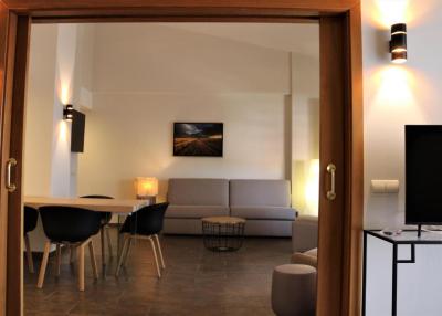 King Suite with Balcony 10