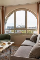 Junior Suite with Terrace and Eiffel Tower View 5