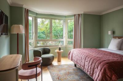Deluxe Room 7