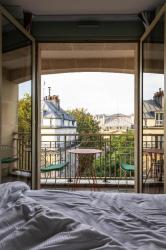 Superior Room with Balcony 10