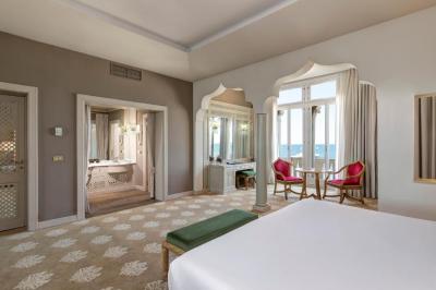 Presidential Suite with Sea View 7