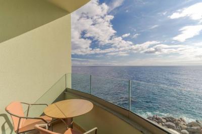 Double or Twin Room with Sea View (2 Adults + 1 Child) 6