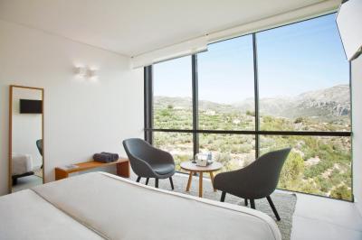 Double Room with Mountain View 1