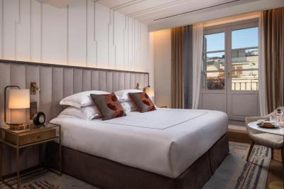 Deluxe Double Room with Balcony 3