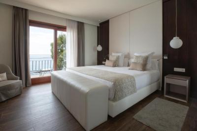Premium Double Room with Sea View 2