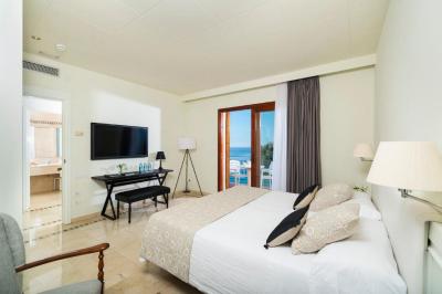 Suite with Sea View 11