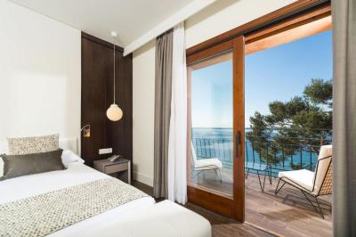 Deluxe Double Room with Sea View 13