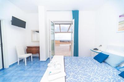 Deluxe Double Room with Sea View 5