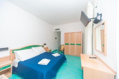 Superior Triple Room with Sea View 11