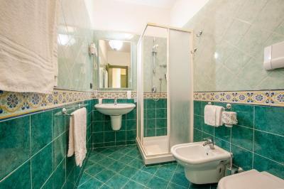 Superior King Room with Sea View 4