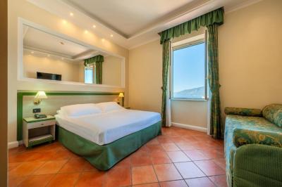 Triple Room with King Room and Single Bed 5