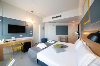 Superior King Room 2