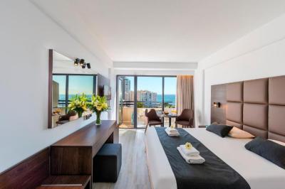 Deluxe Double/Twin Room with Limited Sea View 1