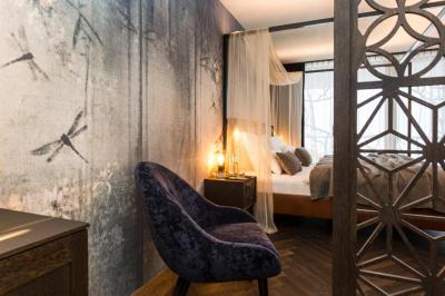 Junior Suite with Balcony 2