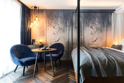 Deluxe Double Room with Balcony 3