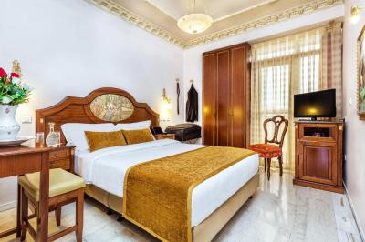 Standard (King Bed) City View 4