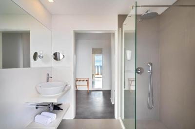 Double Room with Sea View single use 4