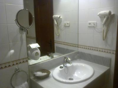 Triple Room (1 Double Bed + 1 Single Bed) 2