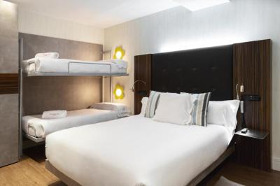 Quadruple Room with Sea View 4
