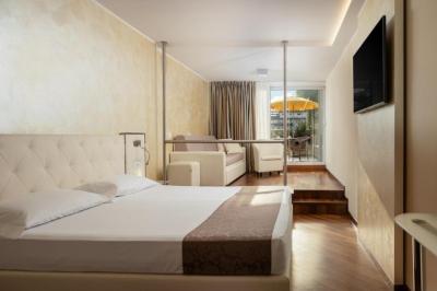 Junior Suite with Terrace 8