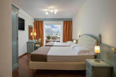 Deluxe Quadruple Room 13