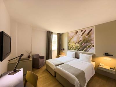 Superior Twin Room 7
