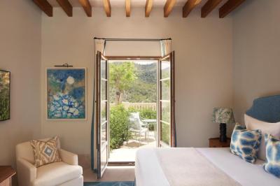Deluxe Double or Twin Room with Mountain View 2